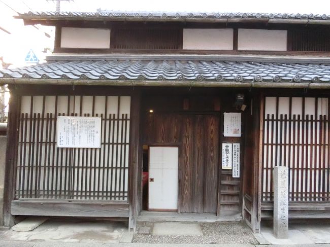 「芭蕉翁生家」は「伊賀市上野赤坂町３０４」にある「松尾芭蕉（江戸時代前期の俳諧師）」が「２９歳」まで過ごした「生家」です。<br /><br />「現在の建物」は「安政の大地震（１８５４年）」の際に被災し「改築」されたとされています。