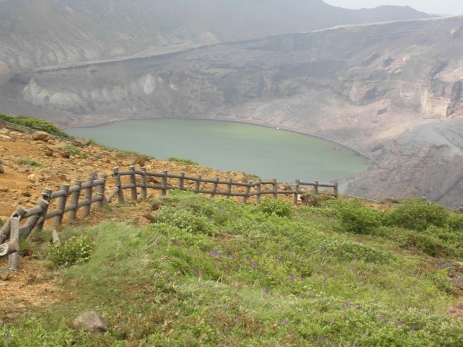 　東北旅行に８年ぶりに出かけました。時期的に梅雨ということで心配しましたが、あまり雨にも遭わず楽しみました。前から行って見たいと思っていた蔵王のお釜が行程にあったので参加しました。羽田空港からのバス移動で結構距離があるのできついかなと思いましたが休憩も何度かありいろんなサービスエリアに寄ったりして楽しかったです。<br /><br />　蔵王山頂の寒かったこと、見えないかも知れないと思って居たお釜が見えたこと、蔵王温泉のよかったこと等が印象に残りました。