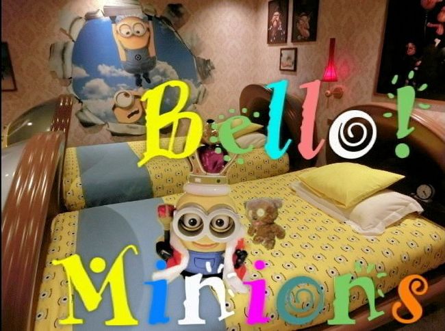 ●～●～●～●～●～●Minion●～●～●～●～●～●<br />2016年4月1日、ホテルユニバーサルポートに日本初のミニオンルームが誕生!!<br />(yΘ･Θy)banana～<br />★ミニオンがホテルユニバーサルポート10周年をお祝い～♪<br />と、言うわけで　いざっ潜入!!<br />●～●～●～●～●～●～●～●<br /><br />☆７階のパーク側がミニオンルームになっています。<br />部屋の中は、映画『怪盗グルー』シリーズに出てきたミサイル型ベッドやワニのソファがあり天井・壁・浴室のあちこちにもミニオンたちがいます。<br />o(Θ-Θ)o ♪♪<br /><br />ＵＳＪは今年で15周年目♪<br />パーク内もミニオンズでいっぱーい、ＵＳＪでしか手に入らないオリジナルグッズも目白押しです☆<br />　<br />2016年はミニオンづくしのイベントが盛沢山ですよぉー<br />(/ Θ0Θ )/クンバーヤー！（やったぞー!）<br /><br /><br />