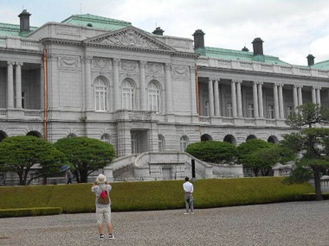 平成１８年から３年間大規模な改修工事を行い<br /><br />平成２１年４月から迎賓館として運用を再会した<br /><br />（迎賓館赤坂離宮）を見学して来ました。<br /><br />素晴らしい国宝に指定された建物をご覧下さい。