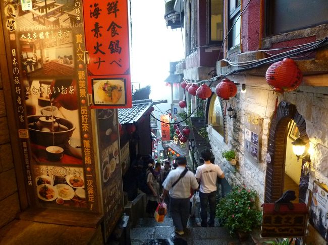 九分散策・帰国 2011/10/01-10/02<br /><br />帰国前に九分に行き、散策とお茶を楽しみました。
