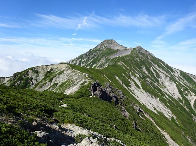 土日で北アルプスの笠ヶ岳（2898m）と黒部五郎岳（2840m）に登ってきました。<br />2日とも9-10時頃には雲が多くなる天気でしたが、早朝は晴れて北アルプスの絶景を楽しめました。<br /><br />＜行程＞<br />新穂高4:12-8:48笠ヶ岳8:59-12:52双六小屋13:28-14:55三俣蓮華岳-16:01黒部五郎小舎（泊）5:04-6:32黒部五郎岳6:48-8:58北ノ俣岳9:01-10:06太郎平小屋10:43-12:42折立