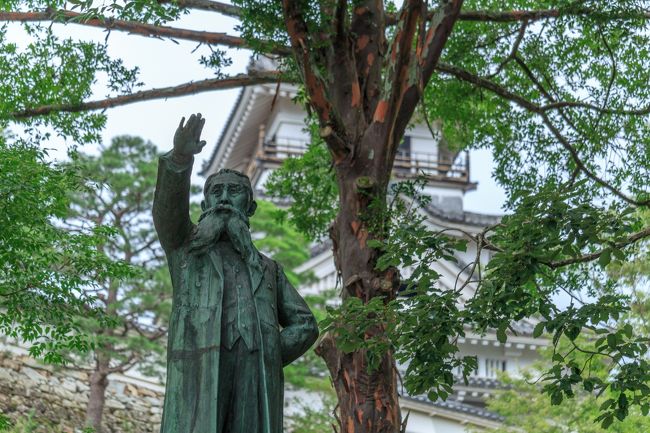 今年初めて四国に上陸してから、はや３回目の上陸。<br />１回目は仕事で訪れて愛媛県を満喫。<br />２回目はプライベートで訪れて、香川県と徳島県を満喫しました。<br />なので、今回また仕事で訪れたついでに未踏の地高知県を目指します。<br />・・・・が、やっぱり今まで回った県でもやり残したことがあるので<br />それも含めて少し確認の旅をしてきました。<br /><br />仕事前の前のりという事もあって、全体的に内容は少し薄いですがよろしければ見てください。<br /><br />関連旅行記<br />愛媛編　http://4travel.jp/travelogue/11117037<br />香川編　http://4travel.jp/travelogue/11129226<br />徳島編　http://4travel.jp/travelogue/11130306<br />