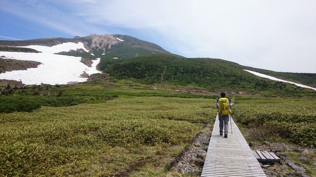 マイカー規制のない時期で、多少の悪天候でも登山できそうな経験のある山ということで、白山日帰り登山してきました。<br /><br />別当出合まで、車で通行できました。<br />雨でも良いかなと思っていると晴天に恵まれました。<br />(次回からも雨でもいいや？って思うと晴れになるかな〜〜）<br /><br />以前は、2泊3日で宿泊登山でしたが、今回は荷物が無く、御前峰だけの往復だったので、充分日帰りできることが分かりました。<br /><br />往復砂防新道利用室堂経由御前峰往復<br />快晴の登山は本当に気持ちが良かったです。<br />是非、次は紅葉の時期に訪問したいと思います。