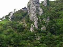 剣山の「天涯の花」と巨大岩塔と周辺の静寂峰(貞光川水系と剣山山系の景勝・二～三日目)