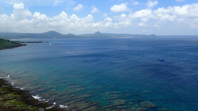 7月8日から7月10日のスケジュールで台湾高雄行きのバニラエアチケットと宿をとっていた。<br />7月8日台風が台湾に接近していたので、こまめにフライトインフォメーションをチェックしてたが、欠航の案内がでなく電車に乗り込む。<br />結果あれれ？現地で欠航の案内。翌週3連休の便へ振替してもらった。<br /><br />今回は、3年振りとなる台湾最南端　墾丁・恒春・四重渓温泉を回りました。<br /><br />バニラエア　成田‐高雄往復　13,810円<br />バス　高雄‐恒春往復 292元×2　約1,870円<br />ホンキヤホステル本氣屋 2泊　600元×2　約3,840円<br />電動バイク24時間　600元 約1,920円<br />SIMカード　3日タイプ 300元　約960円<br />他マッサージ・食事・観光入場料・温泉等　約8,000円<br /><br />3日間台湾の旅　約3万円でエンジョイできました。