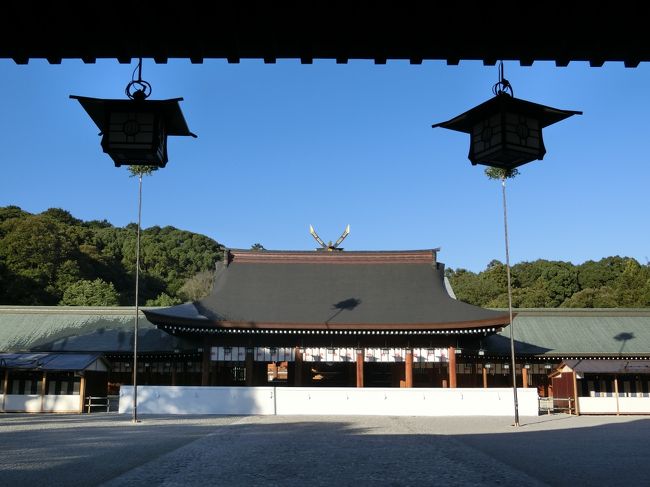 「橿原神宮」は「畝傍山の東麓（畝傍橿原宮跡）」に位置する「明治天皇」によって「１８９０年（明治２３年）」に創建した「主祭神」を「神武天皇（初代天皇）」とする 「神社」です。