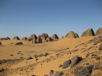 2012年1月、古代クシュ王国のピラミッドを見にスーダンへ②（メロエのピラミッド群）