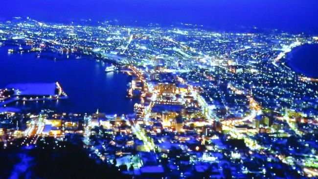 北海道一周の旅もいよいよ最終日！・・・早朝より函館山１００万ドルの夜景〜<br />ミシュラン人気スポットを重点的に赤レンガ倉庫群〜しかべ間欠泉〜<br />大沼公園〜函館港…<br /><br />北海道一周旅行・・行きあたりばっ旅　写真枚数　３０６２枚<br /><br />旅行出発からの走行距離・・・２７６９．２ｋｍ　燃料代　１２８２５円<br />旅行出発からの走行時間・・・５４時間　　平均燃費２６．９ｋｍ/Ｌ<br /><br /><br />津軽海峡フェリーで大間に移動！<br /><br />明日からは東北一周の旅・・行きあたりばっ旅中！に変わります！<br />http://4travel.jp/travelogue/11154625<br /><br />出発〜富良野編 Vol.1もご覧いただけます！<br />http://4travel.jp/travelogue/11149684<br /><br />富良野〜稚内編 Vol.2もご覧いただけます！<br />http://4travel.jp/travelogue/11151119<br /><br />利尻島〜礼文島編 Vol.3もご覧いただけます！ <br />http://4travel.jp/travelogue/11151244<br /><br />稚内〜宗谷岬 Vol.4もご覧いただけます！<br />http://4travel.jp/travelogue/11151412<br /><br />紋別〜網走〜知床半島編　Ｖｏｌ.5もご覧いただけます！<br />http://4travel.jp/travelogue/11152374<br /><br />羅臼〜釧路湿原〜大雨警報の浦河町編　Ｖｏｌ.６もご覧いただけます！<br />http://4travel.jp/travelogue/11153275　<br /><br />北海道一周の旅・・行きあたりばっ旅中！　大雨警報の浦河町〜小樽〜函館編　Ｖol.７<br />http://4travel.jp/travelogue/11153696<br /><br />東北一周の旅・・行きあたりばっ旅中！Ｖｏｌ.1　もご覧いただけます！<br />http://4travel.jp/travelogue/11154625<br /><br /><br />２０１５年　北海道１８泊１９日の旅 　おじさんの一人旅はここから！<br />http://4travel.jp/travelogue/11057595　<br />