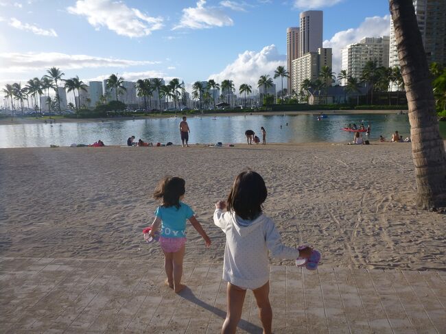 今年の夏休みは、2月に行ったグアムで子供も大丈夫ということがわかり、今なら行けるのでは？ということで、思いがけずハワイに。<br /><br />ヒルトン・ハワイアン・ビレッジに宿泊し、ホテルの海＆プールとアラモアナ・カラカウア通り・スーパー巡りと、やりたいことはほぼ達成。<br /><br />天候もよく、日程的にも詰め込まずに満喫できて、人生2度目のハワイは大満足の旅でした。