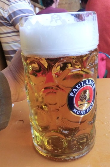 ドイツ、オーストリアの旅をしました。その中でミュンヘンのオクトーバーフェストでビールジョッキをがぶ飲みするのも目的のひとつ。酔っぱらいの行状記です。この日はウィーンから鉄道でミュンヘンに移動し祭りに参加し翌日帰国という行程です。