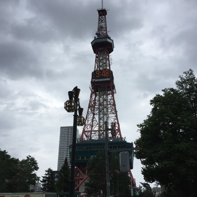 大通り公園を歩いてみました。凝った花壇やテレビ塔を観ていたらお腹が空いてきました。タイベトナム料理屋さんを見つけました。フォーとゴイクンを平らげました。次はデザートです。<br />パン屋さん(コロン)とル.クルーゼのコラボしているレストランにはいりました。<br />素敵な空間と美味しいフレンチトーストに大満足です。クレープもいただきました。<br />ルトロアに入っている、スパイスマーケット。<br />と丸井デパートに入っているブラッスリー コロン ウィズ ル.クルーゼです。