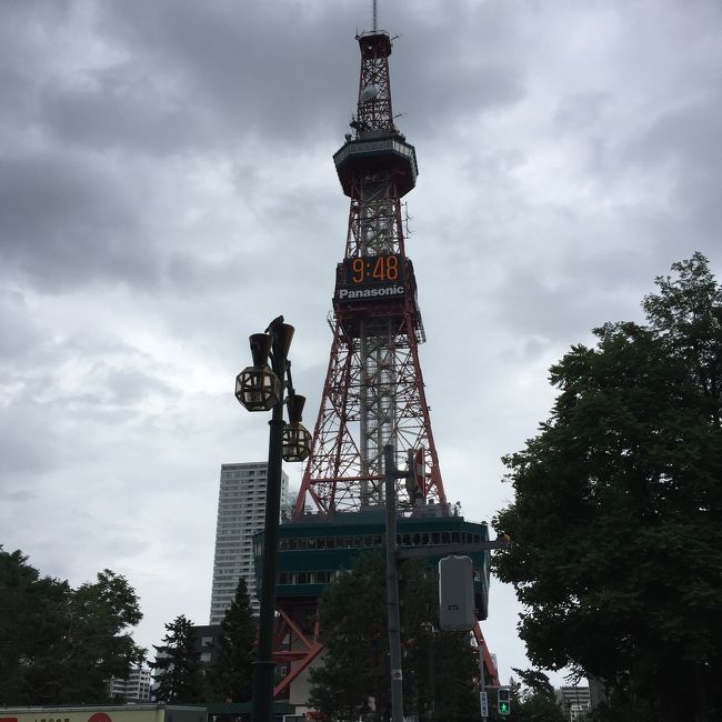 大通り公園を歩いてみました。凝った花壇やテレビ塔を観ていたらお腹が空いてきました。タイベトナム料理屋さんを見つけました。フォーとゴイクンを平らげました。次はデザートです。<br />パン屋さん(コロン)とル.クルーゼのコラボしているレストランにはいりました。<br />素敵な空間と美味しいフレンチトーストに大満足です。クレープもいただきました。<br />ルトロアに入っている、スパイスマーケット。<br />と丸井デパートに入っているブラッスリー コロン ウィズ ル．クルーゼです。