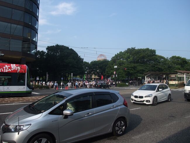 　原爆記念式典当日の模様です　公園に到着したのは投下時間８：１５の直前　午前８時前でした