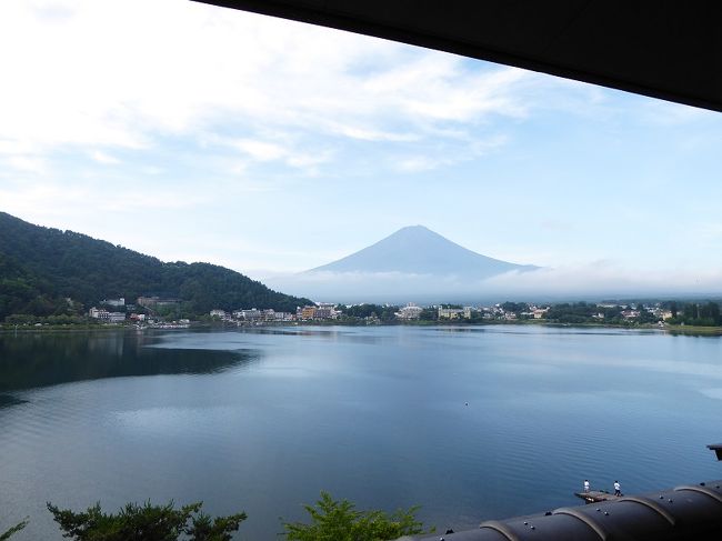 河口湖の目の前にある湖山亭　うぶや　さんに行ってきました。<br />お部屋、温泉ともに富士山をみることができます。<br />絶景のお宿です。<br />この写真はお部屋から見えた富士山です。