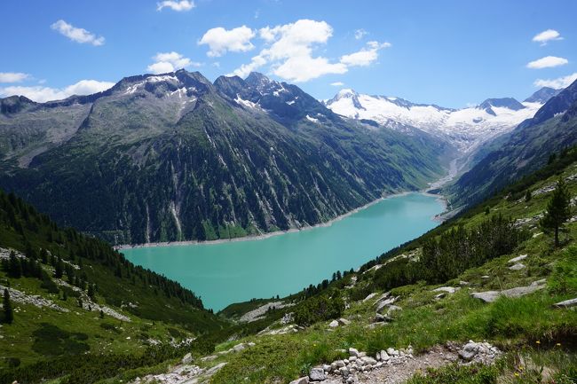 マイヤーホーフェンからSCHLEGEIS STAUSEEとPERKENBAHNへ<br /><br />今回の夏休みの旅は、山歩きばっかりである。近所のパチンコ屋や雀荘などの写真は残念ながら一切ない。