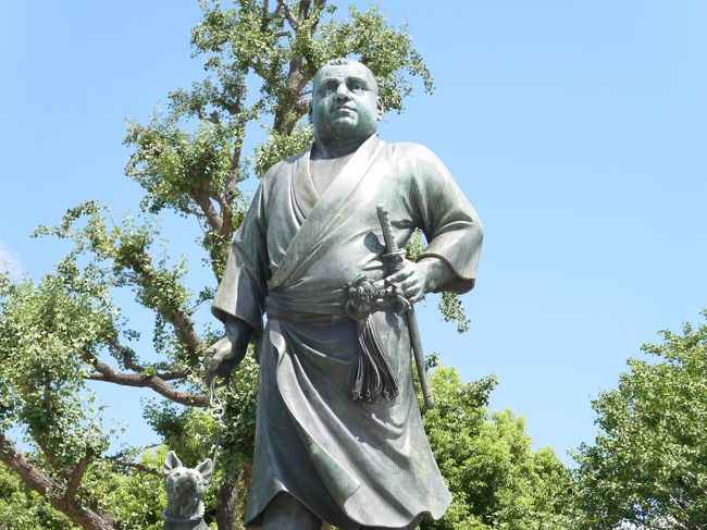 親戚の家が谷中にあっていつも行ってるから谷中銀座とか谷根千とか全然興味がなかったんだけど、世間で【谷根千散歩】とか言って結構観光地化してるようなので、改めてゆっくり歩いてみようと思いました。