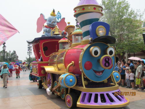 上海ディズニーランド・ディパレード（米奇童話専列）