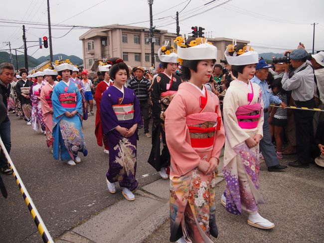 毎年７月２２日〜２４日の３日間行われる<br /><br />「会津田島祇園祭」を、旦那の実家に帰省するついでに見ました<br /><br />山車での歌舞伎などは毎年見てますが、今回は時間が合ったので<br />２日目の朝に行われる「七行器行列（ななほかいぎょうれつ）」を<br />久しぶりに見ることが出来ました<br /><br />今年は２日目が土曜日に当たったため、いつもよりも沿道で見る人、<br />カメラで撮影される方などかなり多かったです<br /><br /><br /><br /><br />