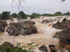 ラオス南部はオフシーズン　その１５　雨季のソンパミットの滝