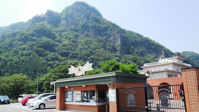 鉄道を主にした乗り鉄の旅、今回は、埼玉県朝霞市から寄居町、そこから八高線に乗り群馬県高崎市へ、そして群馬県西部の峠のふもと、安中市横川にある、鉄道文化村を目的地にした。<br /> 横川というのは、急こう配で有名だった碓氷峠のふもと、信越本線の駅、実質的な終着駅で、ここには信越線碓氷峠越えを記念した鉄道のテーマパークがある。機関車の体験運転やミニ列車、かつての信越線横軽区間を利用したトロッコ列車などがあり、機関車の展示数が豊富。<br /> 八高線は、単線非電化のローカル線で、埼玉県では唯一の電化されていない路線になった。寄居から高崎まで北関東の風景をディーゼルカーに乗車した。<br /> 横川駅はシーズン中にSL列車も運転されるし、周囲は街道沿いの小さな町に峠の釜飯で有名な食堂などもある。群馬と西埼玉ののどかな風情を味わってきた。