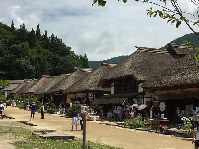 お友達に勧められて来てみたかった、大内宿、岐阜の白川郷の縮小版かな<br />素敵でした。