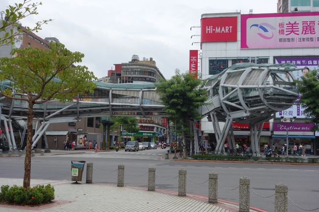 10月の家族旅行(もちろん台湾)を前に、ふと思ったのは「あれ? もしかして10月じゃあマンゴー食べられるかぎりぎり?」<br />そう思ったら、ますます食べたくなっちゃった!<br />「下見だ下見」そう言い聞かせて、久々の台湾へ行っちゃった!<br /><br />飛行機代往復 41010円(30010円+11000円)<br />ホテル 21106円(5348円+15758円)<br />wifiルーター 1315円