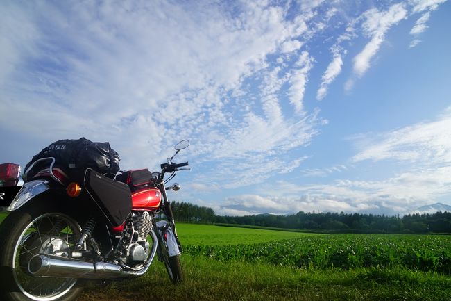 2016年夏，バイクで北海道を走ってきました！　存分に風を切り，北の大地の魅力を感じ取ることができました。<br /><br />【１日目】バイクをフェリーに積んで，名古屋港から旅立ちます。<br />【２日目】フェリーは北海道に向かって進みます。<br />【３日目】苫小牧港から北海道へ。十勝平野の雄大な風景を楽しんだ後は，旧広尾線の幸福駅で旅の幸運を祈願しました。<br /><br />☆日本列島色塗り大作戦，ついにこの旅で完成です！(*&#39;▽&#39;)ﾔｯﾀｰ　いつも読んでくださるみなさんのおかげです。本当にありがとうございました♪