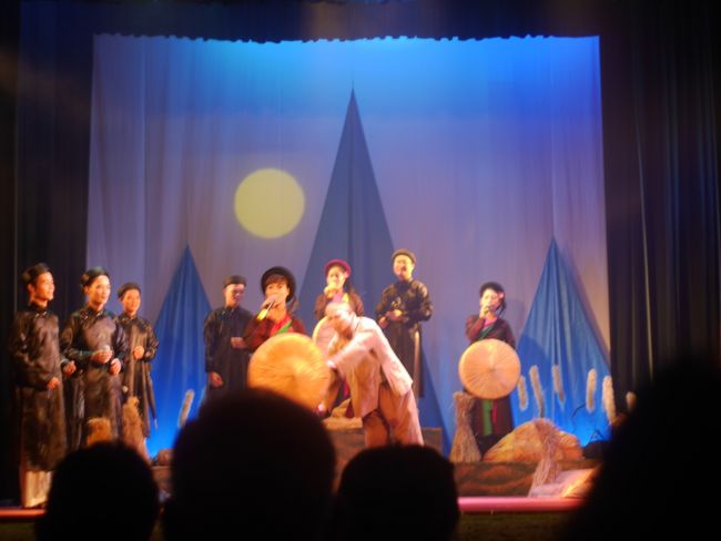 ハノイ、ホアンキエム湖近く、Hang Bac通り。<br />いつ来ても、Golden Bell Show の建物が気になっていました。<br /><br />いつもなんとなく、観に行くのを逃していました。<br /><br />今回の宿は、Hang Bac通り。<br />Golden Bell Showの建物の目と鼻の先でした。<br /><br /><br />今回こそ、観に行こう!<br />