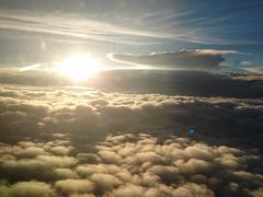 雲の絨毯；パイロットって良い職業だなぁ～毎日雲の観察ができるなんて