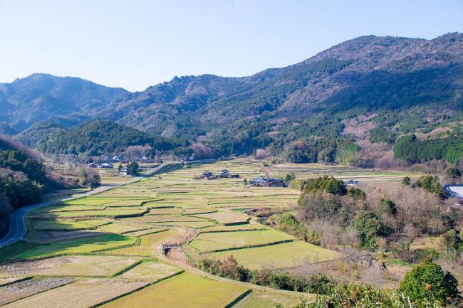 ２０１５年１２月２９日から年明けの１月２日まで、国東半島のロングトレイルを拾い歩きしてきました。<br />巡った場所は、<br />T１コース：熊野摩崖仏、朝日・夕日観音、田染荘<br />T２コース：富貴寺<br />T４コース：中山仙境<br />K１コース：五辻不動<br /><br />