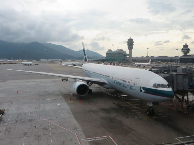 マイル交換でビジネスクラスに乗って東南アジアへ行く旅の2~3日目まで。<br />有効期限が切れそうになったので、あわてて発券した国内から、香港までのルート。<br />ただし、それは香港までの話。<br />その後、東南アジアまでは、別のマイル交換でもらったチケットで、エコノミークラスでのフライト。<br />今までは、それでも十分うれしいのですが、目に見えてランクダウンするというのも。<br />香港での丸々一日の乗り換え時間で、街歩きをしてきました。