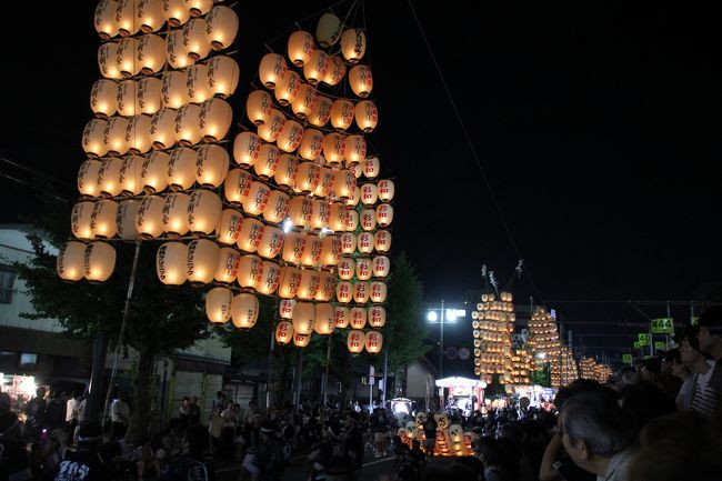 夏休み後半は、東北へ。旅行の予定を立てているときに気づきました。<br />竿燈祭りとねぶた祭りの時期に重なっていることを…。<br />当初は宮城→岩手→青森→秋田→山形と周遊するつもりでしたが、せっかくお祭りの時期を重なったので竿燈祭りとねぶた祭りを見に行こう〜!<br />ってなわけで、自宅から秋田まで600キロばかりをひたすら走り続けてお祭りまでに秋田到着!<br /><br />竿燈祭りでは、事前に観覧席を予約できたので、お祭り会場にはぎりぎりに到着しました。<br />予約のおかげで秋田に到着した16時から18時30分ごろまではホテルで休むことができました。<br /><br />百聞は一見にしかず!<br />いやぁ竿燈祭り、すごかったです。<br />大人の竿燈もすごかったですが、子供の竿燈もすごいです。<br />お祭りが終わってから子供の竿燈を持たせてもらいましたが、結構な重さがありました。<br />一見の価値あり!です。<br /><br /><br />===2016年8月東北旅行の概要===<br /><br />8/5 自宅→秋田<br />秋田竿燈祭り(移動距離約600キロ/秋田泊)<br /><br />8/6 秋田→弘前<br />五能線沿いドライブ・十二湖、不老不死温泉、千畳敷、青森ねぶた祭り(移動距離約300キロ/弘前泊)<br /><br />8/7 弘前滞在<br />弘前ねぷた祭り、五所川原立佞武多の館、斜陽館、十三湖、五所川原立佞武多祭り(移動距離約150キロ/弘前泊)<br /><br />8/8 弘前→古牧温泉<br />田舎館村田んぼアート、八甲田トレッキング、奥入瀬渓流トレッキング、十和田湖の乙女像、(移動距離約150キロ/古牧温泉泊)<br /><br />8/9 古牧温泉→乳頭温泉<br />八戸、久慈経由北山崎展望台、龍泉洞、宮古の浄土ヶ浜、(移動距離約400キロ/乳頭温泉泊)<br /><br />8/10 乳頭温泉→山の神温泉<br />角館、田沢湖のタツコ像、八幡平トレッキング、小岩井農場(移動距離約300キロ/山の神温泉泊)<br /><br /><br />8/11 山の神温泉→銀山温泉<br />大船渡・碁石海岸、陸前高田・奇跡の一本松、平泉中尊寺、毛越寺(移動距離約350キロ/銀山温泉泊)<br /><br />8/12 銀山温泉→自宅<br />銀山温泉散策、山寺立石寺、松島遊覧船、瑞厳寺→深夜に帰宅(移動距離約550キロ)<br />
