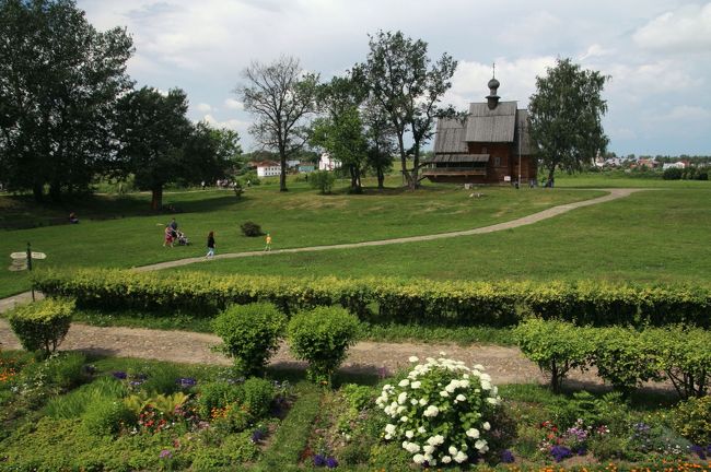 2016年ロシア黄金の環めぐりの旅・ハイライトその13【夏のロシアの花のある景色・後編】絵になる田園風景も町中も花で一層美しく