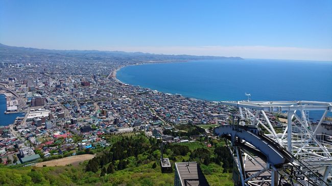 毎年恒例の○○旅行会。<br />以前同じ地区で働いていた気の合う仲間で行く飲み旅です。笑<br /><br />今年１回目は、北海道新幹線の開業を迎えた話題の函館。<br />もう何度行ったのかも覚えていない函館ですが、いつ行っても楽しめるのは、彼女が産まれた街だから。<br /><br /><br />お天気にも恵まれた１泊２日。<br /><br />宿泊は毎度毎度のラビスタ函館ベイです。