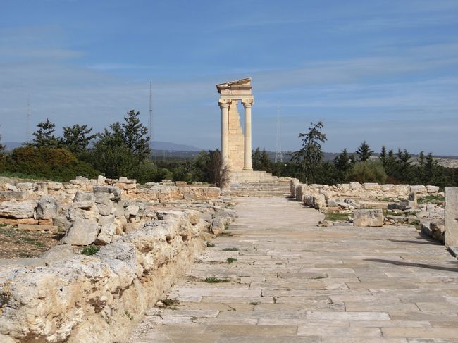 「アポロ神殿」は「レメソス（リマソール）近郊」にある「クリオンの守護神」である「アポロ（アポロン）」を祀った「信仰神殿とその聖域の遺跡」です。