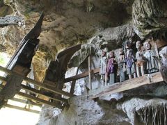 スラウェシ島　タナ・トラジャの旅（３）～岩窟墓　レモ、タンパガロ～