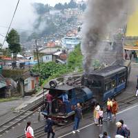 ダージリンヒマラヤ鉄道ＳＬを追っかけろ！