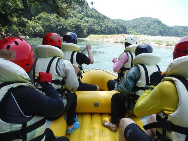 2016年8月、諸事情により海外旅行は中止となりました。<br />短期間で比較的近場で・・・九州ふっこう割りクーポンを発見!<br />関西から九州までフェリーで往復し、現地では自家用車で巡りました。<br />クーポンを活用できましたので、プチ贅沢で保養できました。<br /><br />■旅程<br /><br />8/14 大阪南港 →さんふらわ→ 船中泊<br /><br />8/15 鹿児島志布志港 <車40km> 内之浦宇宙空間観測所 <車70km> 佐多岬 <車37km> 根占港 →なんきゅうフェリー→ 山川港 <車8km> 指宿泊<br /><br />8/16 ホテル <車10km> 西大山駅(最南端)<車5km> 長崎鼻 <車14km> 池田湖 <車18km> 番所鼻 <車14km> 枕崎 <車55km> 城山公園 <車3km> 鹿児島市泊<br /><br />★8/17 桜島 <車130km> 人吉市 球磨川ラフティング 人吉市泊 <br /><br />★8/18 人吉駅 <車85km> 熊本市 <車85km> 阿蘇山 <車85km> 別府観光港 →さんふらわ→ 船中泊<br /><br />★8/19 大阪南港着