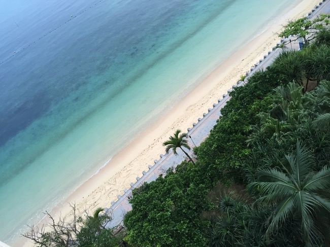 大好きなきれいな海を見に沖縄に再度おとづれました。残念なことに梅雨シーズンだったのでちょっと曇りがちがちせっかくビーチリゾートと楽しみにきたのにちょっと残念かな??<br />リザンシーパークホテルは温泉施設もありのんびりできました。今回は今まで行ったことのない沖縄を満喫するツアーにしたかったので辺戸岬なんかも行ってみました。昔の沖縄の風景が残っていてこの風景がやっぱ落ち着くね