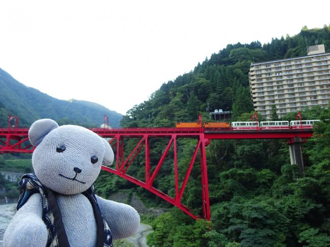 2月に境港に行って、第2弾が富山にできると聞いていたドーミーインの和風ブランド野乃。<br />以前から旦那が富山に行きたいと言ってたのをこれ幸いに、旅行決行。<br />出発前に発生した台風12号におびえつつも、しっかり楽しんだのでした。<br /><br />初日<br />新山口駅→新高岡駅 レンタカー 高岡・氷見観光 → 黒部宇奈月温泉駅 → 新黒部駅 → 宇奈月温泉駅 グリーンホテル喜泉 泊<br /><br />2日目<br />早朝お散歩 トロッコ列車宇奈月温泉駅 → 欅平駅 → 宇奈月温泉駅 → 地鉄宇奈月温泉駅 → 新黒部駅〜黒部宇奈月温泉駅 → 富山駅 → 大手モール前 劔の湯 富山 御宿野乃 泊<br /><br />3日目<br />野乃 → ますのすしミュージアム → 富山空港 → 環水公園 → 野乃 見学 → 富山駅 → 新山口駅