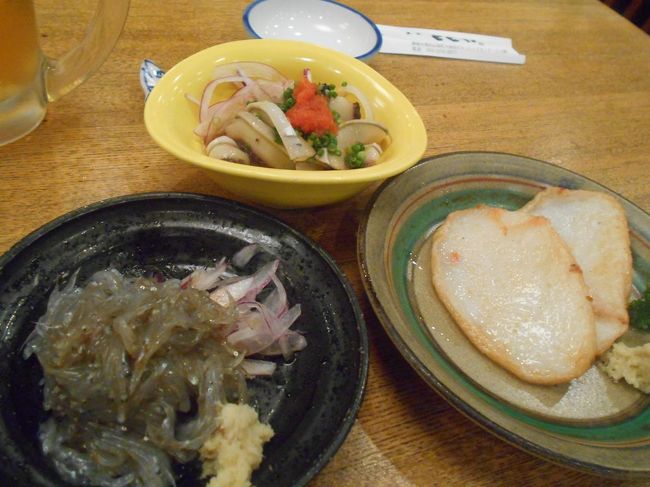 弾丸海外の旅とか、マニアックな国内の旅を好む私ですが、<br /><br />たまには「ベタ」(関西芸人がいうところの定番中の定番の意)<br /><br />な郷土料理を食することがあります。<br /><br />今回は、静岡県の「イルカ料理＆生シラス」をご紹介します。<br /><br /><br />★「ベタ」な郷土料理シリーズ<br /><br />あんこう鍋(茨城)<br />http://4travel.jp/traveler/satorumo/album/10435999/<br />白石温麺（宮城)<br />http://4travel.jp/traveler/satorumo/album/10530961/<br />ほっきめし(宮城)<br />http://4travel.jp/travelogue/10865730<br />深川丼(東京)<br />http://4travel.jp/travelogue/10876845<br />江戸蕎麦(東京)<br />http://4travel.jp/travelogue/10879052<br />お好み焼き(大阪)<br />http://4travel.jp/travelogue/10883258<br />どぜう鍋（東京）<br />http://4travel.jp/travelogue/10902556<br />へぎそば(新潟)<br />http://4travel.jp/travelogue/10912408<br />牛鍋(神奈川)<br />http://4travel.jp/travelogue/10913116<br />品川めし(東京)<br />http://4travel.jp/travelogue/10919410<br />柳川鍋(東京)<br />http://4travel.jp/travelogue/10929908<br />稲庭うどん（秋田）<br />http://4travel.jp/travelogue/10940200<br />耳うどん＆大根そば(栃木)<br />http://4travel.jp/travelogue/10964395<br />ザンギ(北海道)<br />http://4travel.jp/travelogue/10982097<br />ます寿司(富山)<br />http://4travel.jp/travelogue/10983305<br />おやき(長野)<br />http://4travel.jp/travelogue/10986494<br />昆布締め(富山)<br />http://4travel.jp/travelogue/10990518<br />きりたんぽ(秋田)<br />http://4travel.jp/travelogue/10993870<br />皿そば（出石そば）（兵庫）<br />http://4travel.jp/travelogue/10996715<br />越前おろしそば（福井）<br />http://4travel.jp/travelogue/10997975<br />伊勢うどん＆さんま寿司＆赤福（三重）<br />http://4travel.jp/travelogue/11000289<br />讃岐うどん(香川)<br />http://4travel.jp/travelogue/11003802<br />はっと汁(岩手)<br />http://4travel.jp/travelogue/11010125<br />ラフテー＆沖縄そば＆ミミガー＆ソーキ＆ジューシー<br />＆ジーマーミー豆腐＆海ぶどう　(沖縄)<br />http://4travel.jp/travelogue/11013318<br />ポーク玉子＆中身汁＆てびち汁（沖縄)<br />http://4travel.jp/travelogue/11015587<br />味噌煮込みうどん＆名古屋コーチン　(愛知)<br />http://4travel.jp/travelogue/11017241<br />桜えび＆麦とろろ＆黒はんぺん(静岡)<br />http://4travel.jp/travelogue/11020078<br />江戸前天ぷら(東京)<br />http://4travel.jp/travelogue/11022286<br />はりはり鍋＆ガッチョのから揚げ（大阪）<br />http://4travel.jp/travelogue/11022971<br />なめろう＆さんが焼き　(千葉)<br />http://4travel.jp/travelogue/11023712<br />メヒカリのから揚げ　(茨城)<br />http://4travel.jp/travelogue/11025248<br />猪鍋　(神奈川)<br />http://4travel.jp/travelogue/11027664<br />ハマグリ料理 (三重)<br />http://4travel.jp/travelogue/11028313<br />おっきりこみ＆ひもかわうどん （群馬)<br />http://4travel.jp/travelogue/11029709<br />下仁田こんにゃく＆上州ねぎ＆峠の釜めし（群馬）<br />http://4travel.jp/travelogue/11038703<br />けの汁＆貝焼き味噌＆じゃっぱ汁（青森）<br />http://4travel.jp/travelogue/11039206<br />ちゃんこ鍋（東京）<br />http://4travel.jp/travelogue/11040252<br />宇和島鯛めし＆鯛そうめん＆ふくめん＆今治せんざんき＆ジャコカツ（愛媛）<br />http://4travel.jp/travelogue/11040929<br />さつま汁＆じゃこ天　(愛媛)<br />http://4travel.jp/travelogue/11042773<br />鰹のタタキ＆鯨料理＆うつぼ料理＆どろめ　(高知)<br />http://4travel.jp/travelogue/11044152<br />ぼうぜの姿寿司（徳島）<br />http://4travel.jp/travelogue/11046138<br />水炊き＆おきゅうと＆もつ鍋＆がめ煮(福岡)<br />http://4travel.jp/travelogue/11049102<br />馬刺し＆一文字ぐるぐる＆高菜めし　(熊本)<br />http://4travel.jp/travelogue/11050921<br />きびなごの刺身＆豚骨＆薩摩揚げ＆地鶏刺身＆鶏飯＆かるかん(鹿児島)<br />http://4travel.jp/travelogue/11051631<br />りょうきゅう＆とり天＆だんご汁＆やせうま(大分)<br />http://4travel.jp/travelogue/11053103<br />信州そば(長野)<br />http://4travel.jp/travelogue/11055531<br />たら汁＆ホタルイカの酢味噌和え＆ぶり大根＆白海老料理(富山)<br />http://4travel.jp/travelogue/11057321<br />にゅうめん＆柿の葉寿司＆葛切り（奈良）<br />http://4travel.jp/travelogue/11066284<br />ちんこだんご＆あくまき(鹿児島)<br />http://4travel.jp/travelogue/11067346<br />卓袱料理＆カステラ＆小浜ちゃんぽん（長崎）<br />http://4travel.jp/travelogue/11067934<br />イカソーメン＆三平汁＆魚卵料理＆エビ料理＆じゃがバター＆ちゃんちゃん焼き(北海道)<br />http://4travel.jp/travelogue/11071058<br />馬刺し＆いなごの佃煮＆野沢菜天ぷら＆信州そば＆鯉料理(長野)<br />http://4travel.jp/travelogue/11075357<br />ゆば料理(栃木)<br />http://4travel.jp/travelogue/11075920<br />なまず料理(埼玉)<br />http://4travel.jp/travelogue/11078971<br />山賊焼（長野)<br />http://4travel.jp/travelogue/11077673<br />牛タン＆笹かまぼこ＆カキ料理＆ホヤ塩辛＆はらこ飯＆おくずかけ<br />＆定規山の三角揚げ(宮城)<br />http://4travel.jp/travelogue/11084463<br />江戸前寿司(東京)<br />http://4travel.jp/travelogue/11091628<br />島寿司＆アシタバ料理(東京)<br />http://4travel.jp/travelogue/11092499<br />ツブ貝＆カニ料理＆エビ料理＆魚卵料理＆貝料理＆かにめし＆いかめし<br />＆鱈料理(北海道)　<br />http://4travel.jp/travelogue/11095203<br />水沢うどん（群馬)<br />http://4travel.jp/travelogue/11097723<br />きしめん(愛知)<br />http://4travel.jp/travelogue/11099439<br />朴葉味噌＆朴葉寿司(岐阜)<br />http://4travel.jp/travelogue/11101273<br />氷見うどん＆白海老料理＆治部煮(富山＆石川）<br />http://4travel.jp/travelogue/11102830<br />かにめし＆鯖寿司＆羽二重餅(福井)<br />http://4travel.jp/travelogue/11103407<br />いぶりがっこ＆だまこもち＆きりたんぽ＆じゅんさい＆ハタハタ寿司<br />＆とんぶり(秋田)<br />http://4travel.jp/travelogue/11109824<br />ジンギスカン＆鮭飯寿司＆昆布巻き＆鮭切り込み＆ルイベ＆真たちポン酢<br />＆バターコーン＆いももち（北海道)<br />http://4travel.jp/travelogue/11110647<br />タコしゃぶ＆鮭とば＆石狩鍋＆イカの沖漬け＆めふん＆カスベの煮付け(北海道)<br />http://4travel.jp/travelogue/11111030<br />室蘭やきとり＆松前漬け＆三升漬け＆山ワサビ(北海道)<br />http://4travel.jp/travelogue/11111663<br />はかりめ丼(千葉)<br />http://4travel.jp/travelogue/11113231<br />なんこ鍋(北海道)<br />http://4travel.jp/travelogue/11120902<br />ゴッコ汁＆行者にんにく料理(北海道)<br />http://4travel.jp/travelogue/11121645<br />京野菜＆おばんざい＆鰊そば(京都)<br />http://4travel.jp/travelogue/11122066<br />出雲(割子)そば＆しじみ汁(島根)<br />http://4travel.jp/travelogue/11124772<br />小いわし料理＆カキ料理＆あなご料理＆ワニ料理（広島）<br />http://4travel.jp/travelogue/11125420<br />イソギンチャク料理＆ムツゴロウ料理＆クチゾコ料理＆エツ料理(福岡)<br />http://4travel.jp/travelogue/11127603<br />地獄蒸し＆りゅうきゅう＆とり天＆ごまだしうどん＆関サバ＆豊後牛(大分)<br />http://4travel.jp/travelogue/11128781<br />ひつまぶし＆ういろう（愛知）<br />http://4travel.jp/travelogue/11139586<br />加須うどん＆塩あんびん（埼玉）<br />http://4travel.jp/travelogue/11140221<br />鱧料理＆しっぽくうどん＆水無月（京都）<br />http://4travel.jp/travelogue/11148731<br />チャンプルー(豆腐・フー・ゴーヤ・ソーメン)＆イナムドゥチ<br />＆サーターアンダギー＆ヒラヤーチー＆アーサ汁＆沖縄ちゃんぽん(沖縄)<br />http://4travel.jp/travelogue/11151561<br />しょぼろ納豆＆けんちんそば（茨城)<br />http://4travel.jp/travelogue/11153452<br />茶粥＆金山寺味噌＆めはり寿司＆胡麻豆腐(和歌山)<br />http://4travel.jp/travelogue/11154675<br />明石焼き＆たこめし(兵庫)<br />http://4travel.jp/travelogue/11155318<br />馬肉料理＆生姜味噌おでん(青森)<br />http://4travel.jp/travelogue/11155626<br />石焼鍋＆バター餅(秋田)<br />http://4travel.jp/travelogue/11157588<br />鯨料理＆ラムしゃぶ＆鰊そば(北海道)<br />http://4travel.jp/travelogue/11160676<br />焼き鯖そうめん＆しじみ料理＆鮒寿司(滋賀)<br />http://4travel.jp/travelogue/11160700<br />イルカ料理＆生シラス(静岡)<br />http://4travel.jp/travelogue/11166631