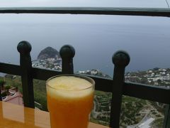 夏の優雅な南イタリア周遊旅行♪　Vol326(第17日)　☆Isola d'Ischia/Serrara：セッラーラのカフェで搾りたてのオレンジ/レモンミックスジュースを頂く♪