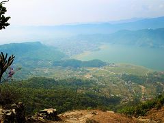 震災１年後のネパール（６）　ポカラ市街とフェワ湖を望むサランコットの丘