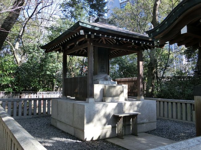 「楠木正成公御墓所」は「湊川神社」に隣接する「１６９２年（元禄５年）」に「徳川光圀（水戸黄門）」によって建立された「楠木正成の墓碑」です。