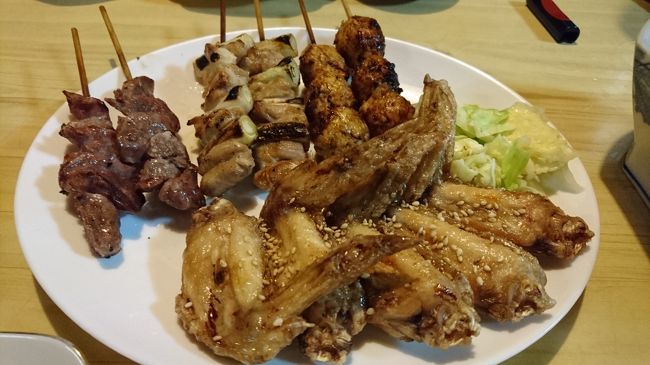 前回のお城旅行の際、旦那様は名古屋で何を食べるかかなり悩んだ様子。<br />なにせ、名古屋は美味しい物ばかり!<br /><br />ひつまぶし、手羽先、味噌カツ、きしめん…<br /><br />食べれるのは昼の1食のみ。悩みに悩んで甥っ子ちゃんの大好きな和食、ひつまぶしにしたらしい。<br />となると、他の物は…?<br />あ、そっか。二人で行けばいいやん!!…ってなったんでしょうね。<br /><br />本当に急に名古屋旅行をねじ込んで来やがった。