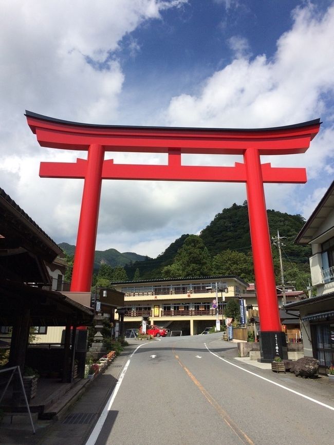 先日阿蘇神社で手に入れた御朱印帳を片手に榛名神社に御朱印をゲットしに行きました。<br />この辺は今まで秋の紅葉の季節にしか、来たことがなかったので、夏の景色もまた格別でした!!