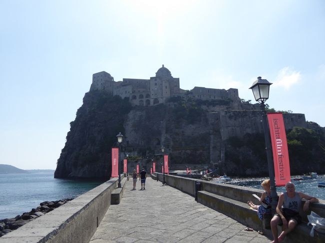 夏の優雅な南イタリア周遊旅行♪　Vol374(第20日)　☆Isola d'Ischia/Ischia Ponte：アラゴン城へゆったりと優雅に歩く♪