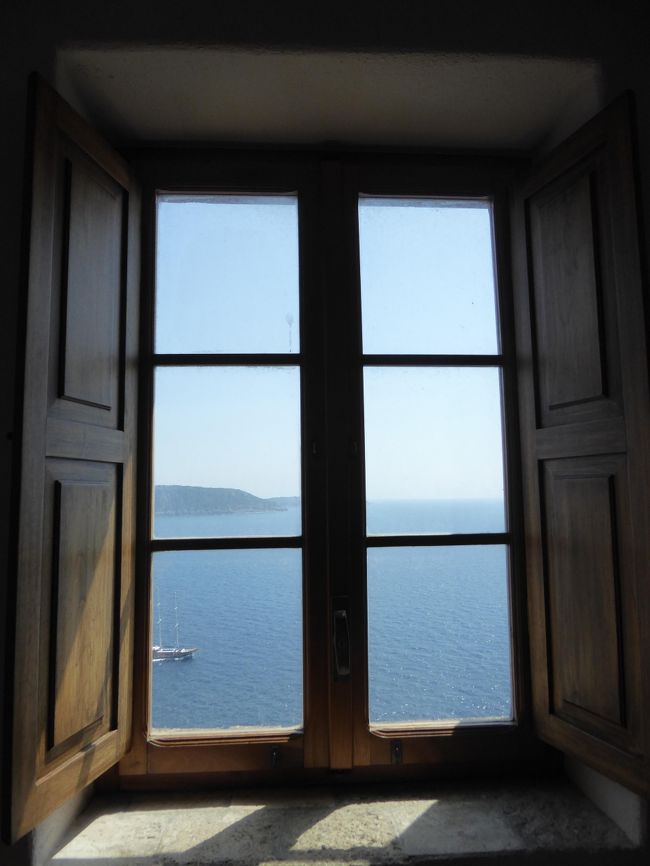 夏の優雅な南イタリア周遊旅行♪　Vol379(第20日)　☆Isola d'Ischia/Ischia Ponte：アラゴン城を優雅に鑑賞♪小さなチャペルの美しい絵を眺めて♪