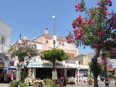 夏の優雅な南イタリア周遊旅行♪　Vol389(第20日)　☆Isola d'Ischia/Porto：ポルト港へメインストリート「ローマ通り」を歩く♪